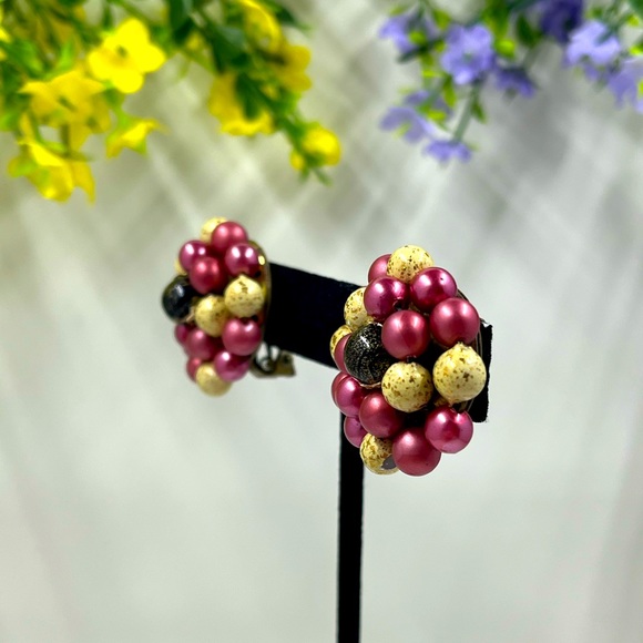 Japan Signed Vintage Red and Gold Beaded Clip On Earrings - Picture 3 of 9